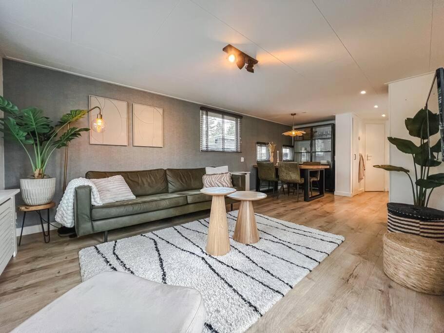 Chalet Op Familiepark Veluws Hof Op De Veluwe Hoenderloo
